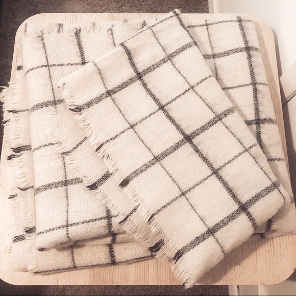 Zara Accessories - Zara Black and Cream Scarf